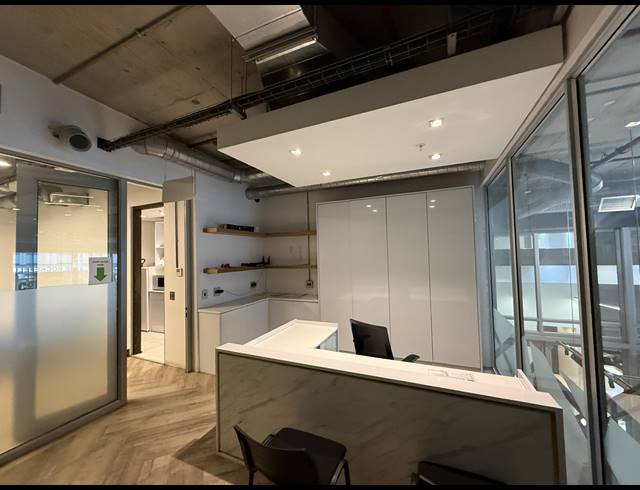 98M² OFFICE TO LET IN FORESHORE